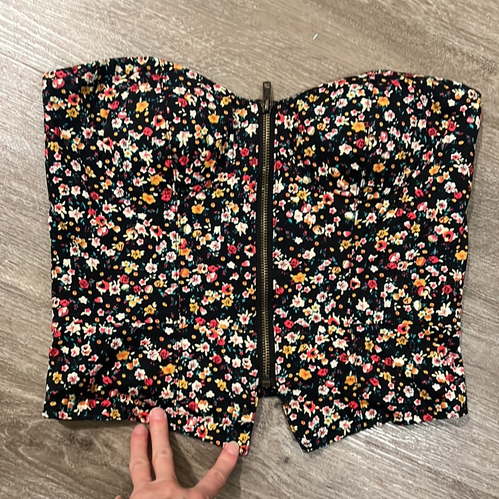 Floral crop top. Size S. Adorable and never worn.